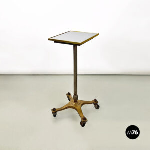 Tavolo da caffè con ruote in ottone e formica, 1950 ca.