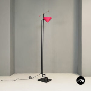 Lampada da terra in metallo con paralume fucsia, 1980 ca.