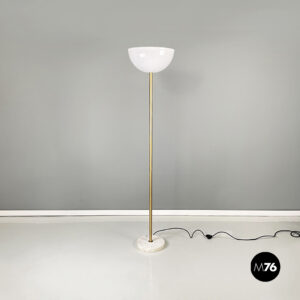 Lampada da terra in plexiglass ottone e marmo, 1970 ca.