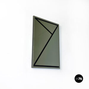 Specchio da parete con motivo geometrico in nero, 1980 ca.