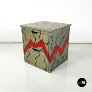 Cassettiera in legno grigio con linee rosse, 1990 ca.