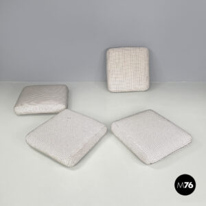 Cuscini in tessuto con ricamo geometrico, 1980 ca.