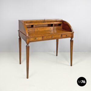 Scrivania con serranda in legno, 1700 ca.