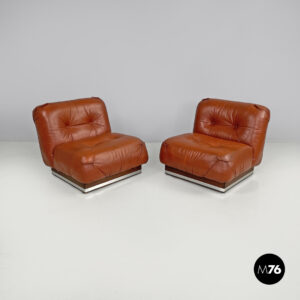 Poltrone in pelle marrone, legno e metallo, 1970 ca.