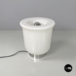 Lampada da tavolo in metallo e vetro bianco, 1970 ca.