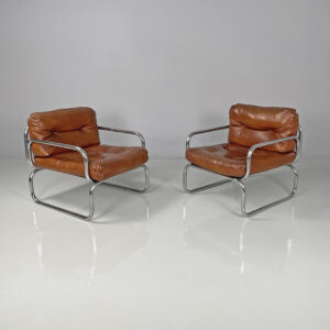 Poltrone in finta pelle marrone e metallo cromato, 1970 ca.