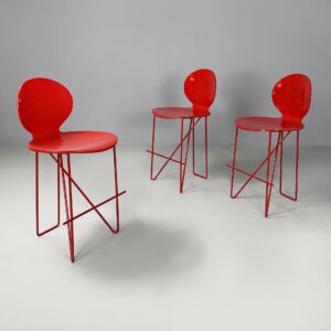 Sgabelli in legno e metallo rosso, 1980 ca.