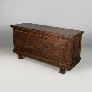 Cassapanca in legno inciso, 1930 ca.
