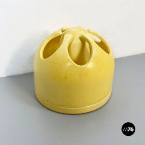 Portaombrelli in plastica gialla, 1970 ca.