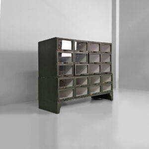 Cassettiera in legno verde e vetro, 1940 ca.