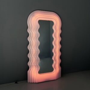 Specchio luminoso Ultrafragola di Ettore Sottsass per Poltronova, 1980 ca.