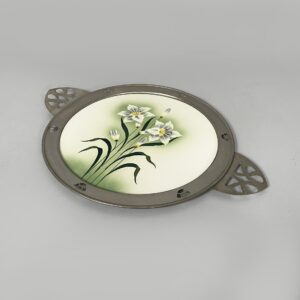 Vassoio con fiori in ceramica e metallo, 1930 ca.